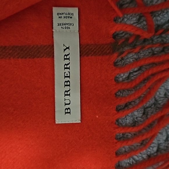 ❤️Burberry Scarf - Picture 3 of 4